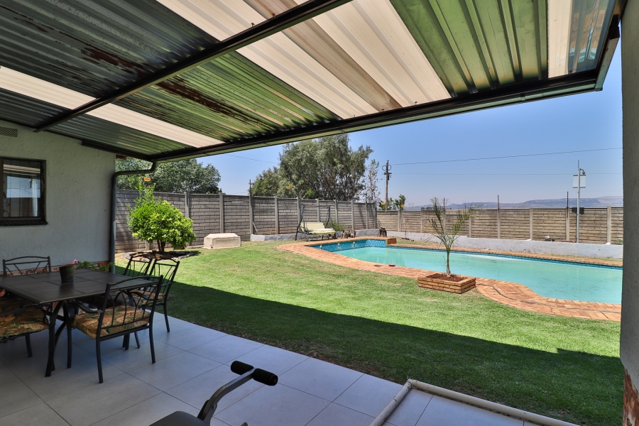3 Bedroom Property for Sale in Brackendowns Gauteng