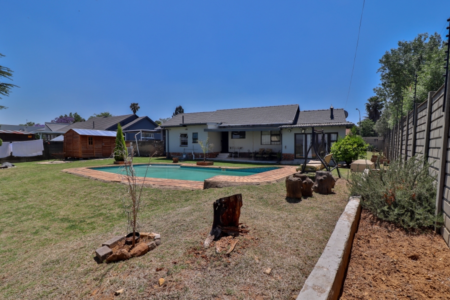 3 Bedroom Property for Sale in Brackendowns Gauteng