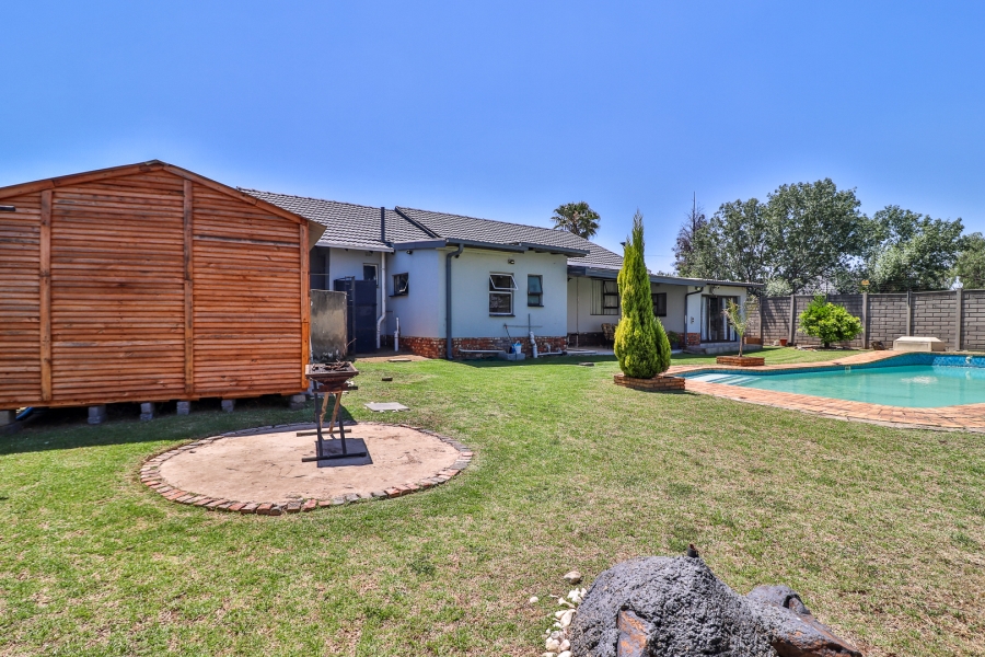 3 Bedroom Property for Sale in Brackendowns Gauteng