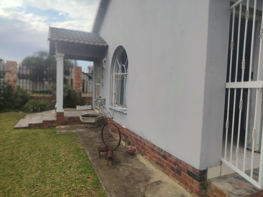 To Let 1 Bedroom Property for Rent in Brackendowns Gauteng