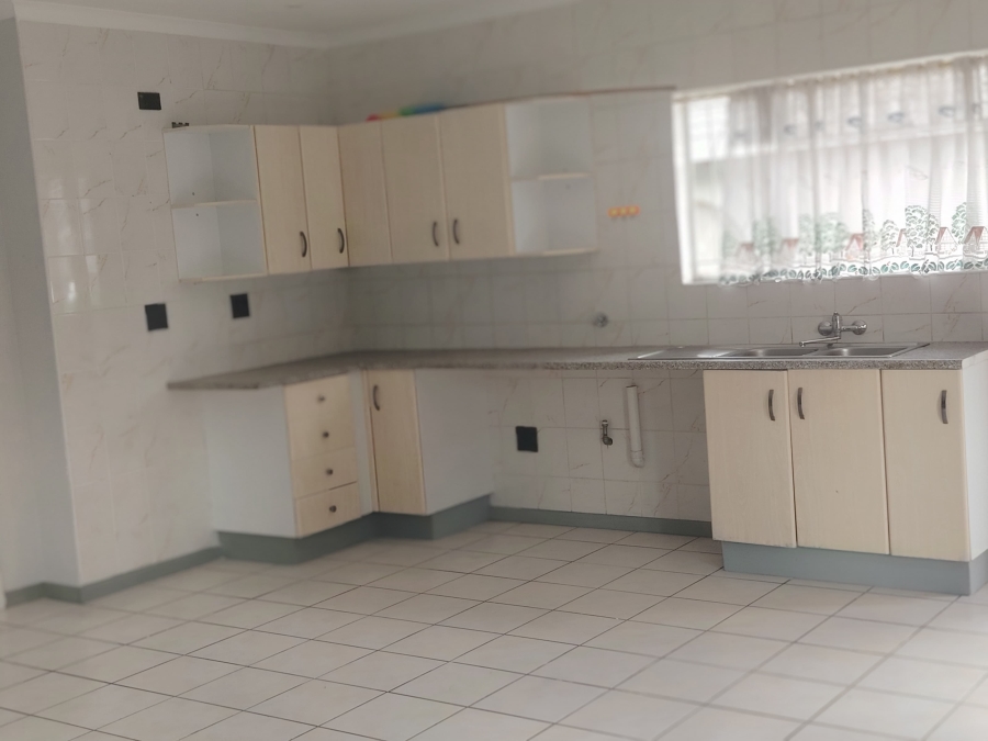 To Let 1 Bedroom Property for Rent in Brackendowns Gauteng