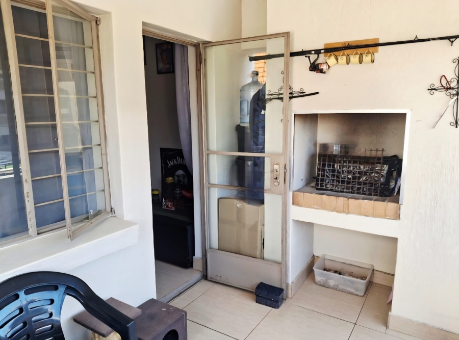 2 Bedroom Property for Sale in Moregloed Gauteng