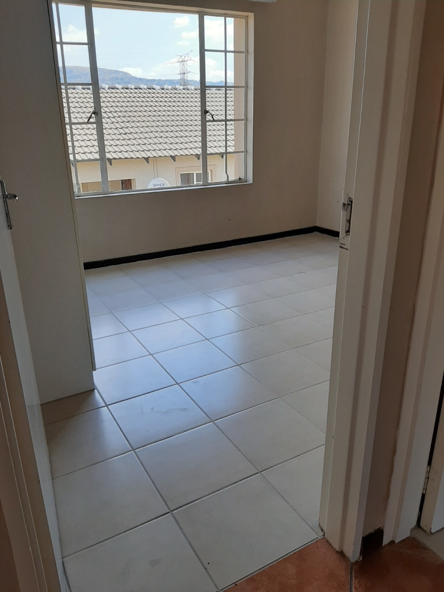 2 Bedroom Property for Sale in Wilgeheuwel Gauteng