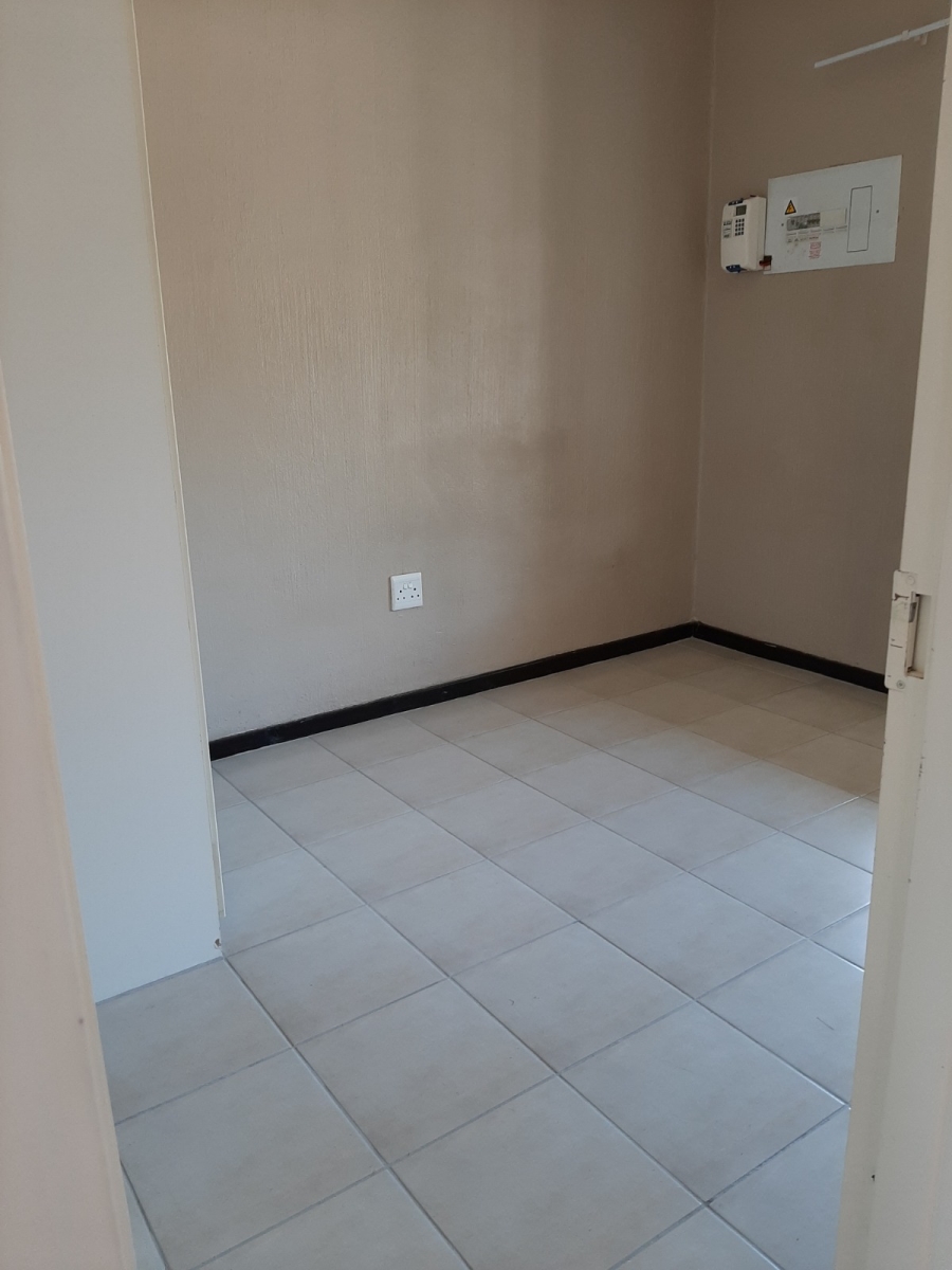 2 Bedroom Property for Sale in Wilgeheuwel Gauteng