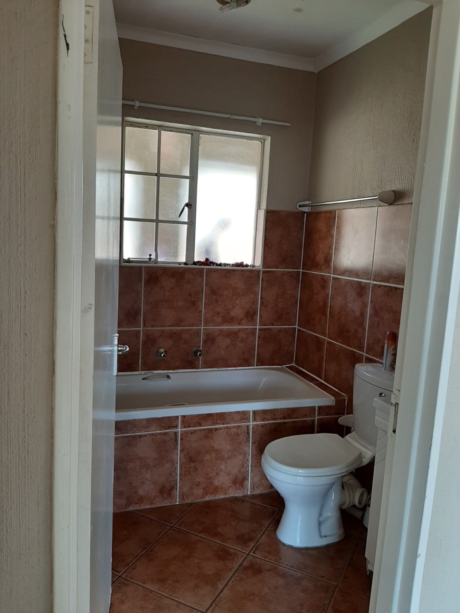 2 Bedroom Property for Sale in Wilgeheuwel Gauteng