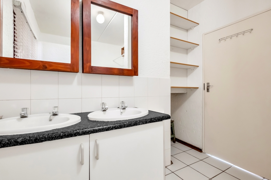 1 Bedroom Property for Sale in Westdene Gauteng