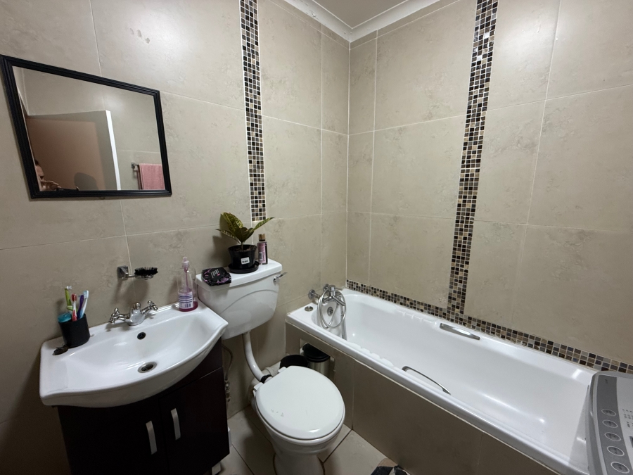 3 Bedroom Property for Sale in Linmeyer Gauteng