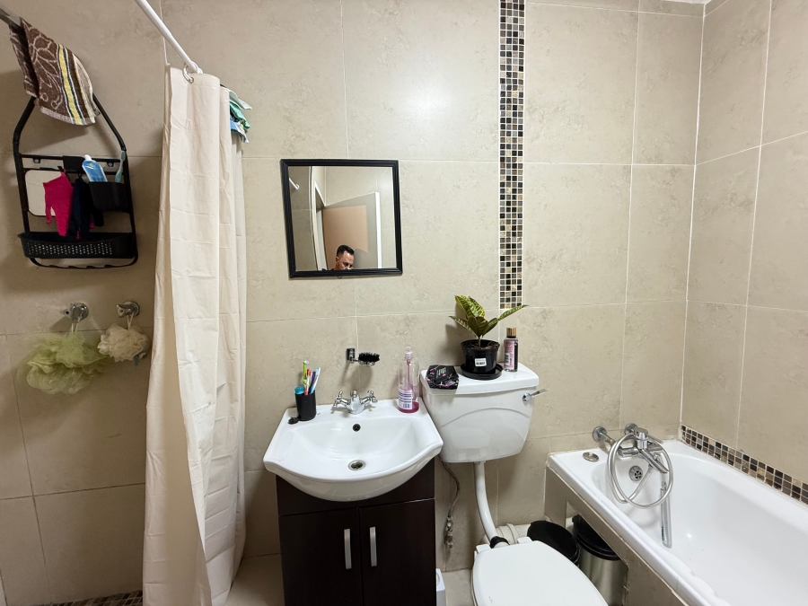 3 Bedroom Property for Sale in Linmeyer Gauteng