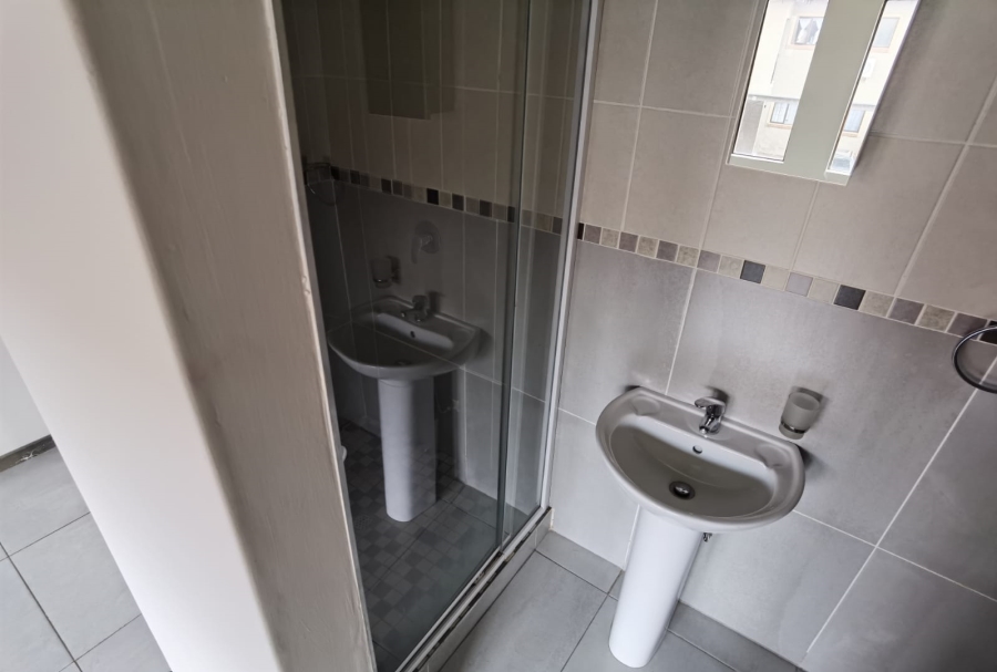 To Let 2 Bedroom Property for Rent in Kenleaf Gauteng