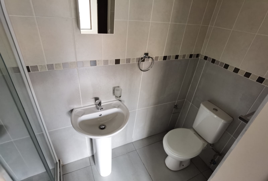 To Let 2 Bedroom Property for Rent in Kenleaf Gauteng