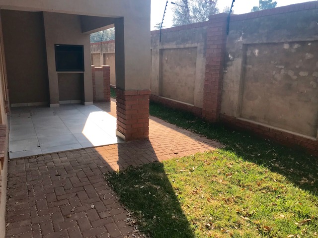To Let 2 Bedroom Property for Rent in Kenleaf Gauteng