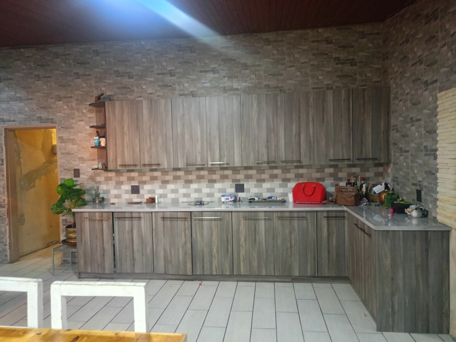 5 Bedroom Property for Sale in Sonland Park Gauteng