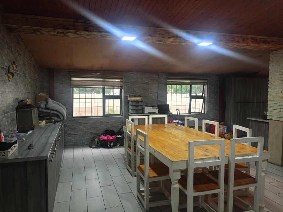 5 Bedroom Property for Sale in Sonland Park Gauteng