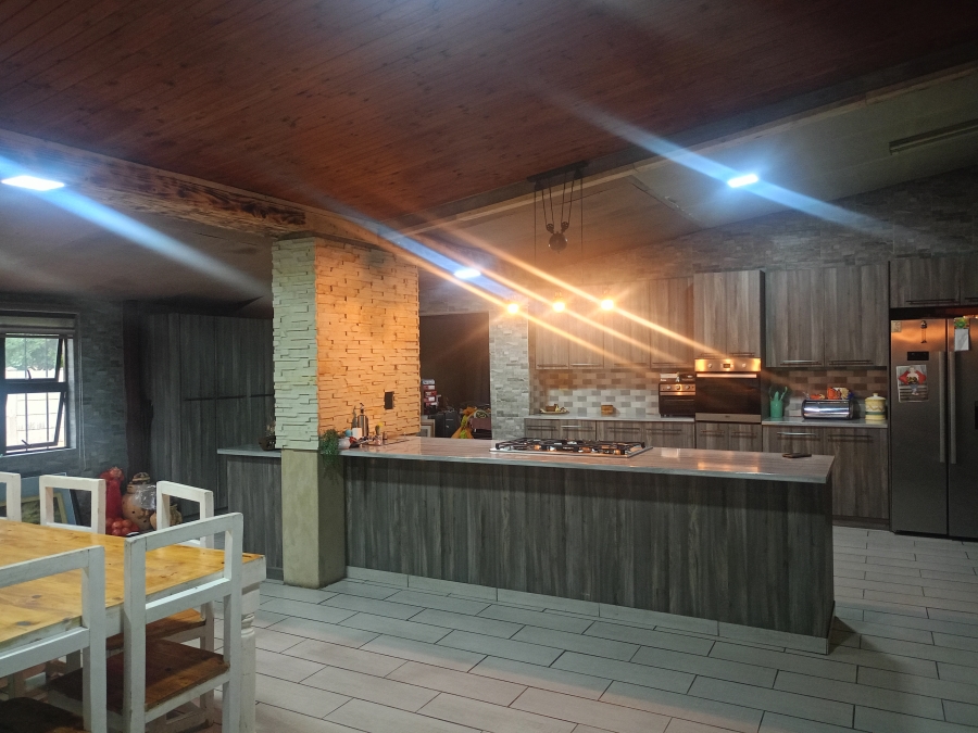 5 Bedroom Property for Sale in Sonland Park Gauteng