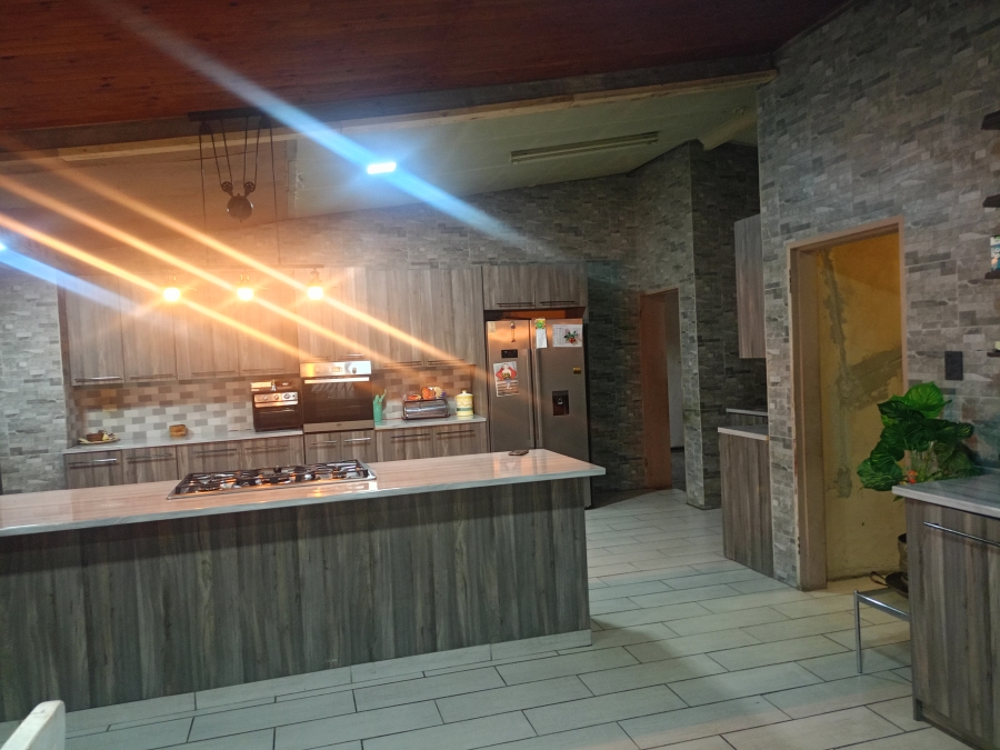 5 Bedroom Property for Sale in Sonland Park Gauteng