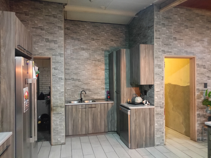 5 Bedroom Property for Sale in Sonland Park Gauteng