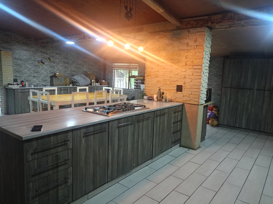 5 Bedroom Property for Sale in Sonland Park Gauteng