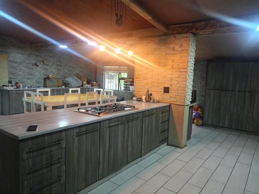 5 Bedroom Property for Sale in Sonland Park Gauteng