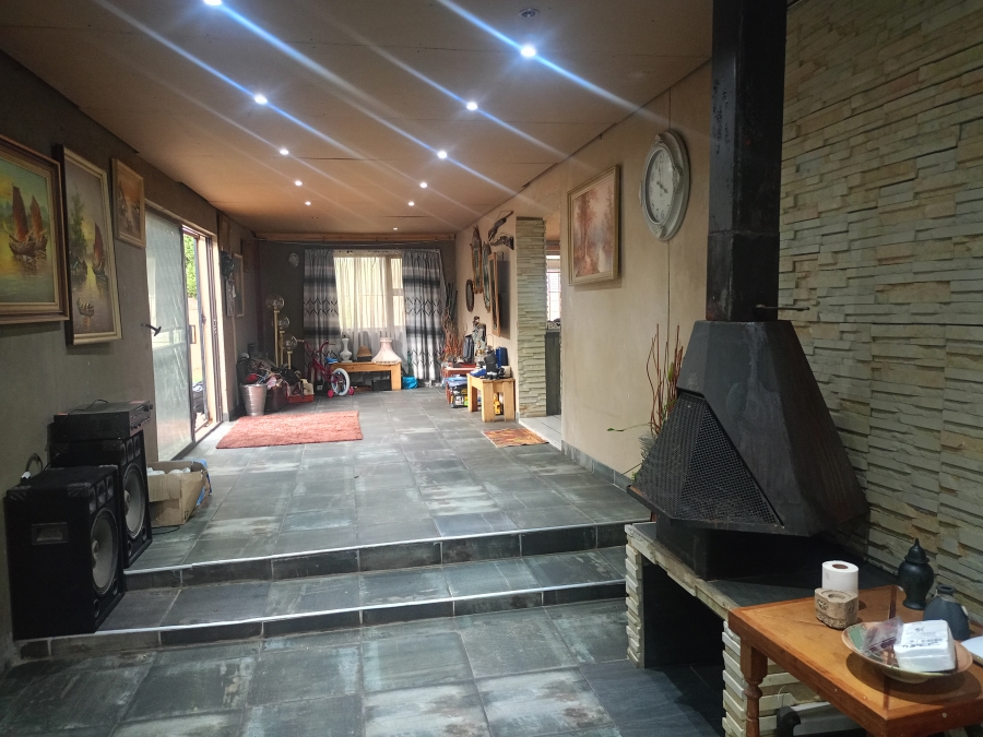 5 Bedroom Property for Sale in Sonland Park Gauteng