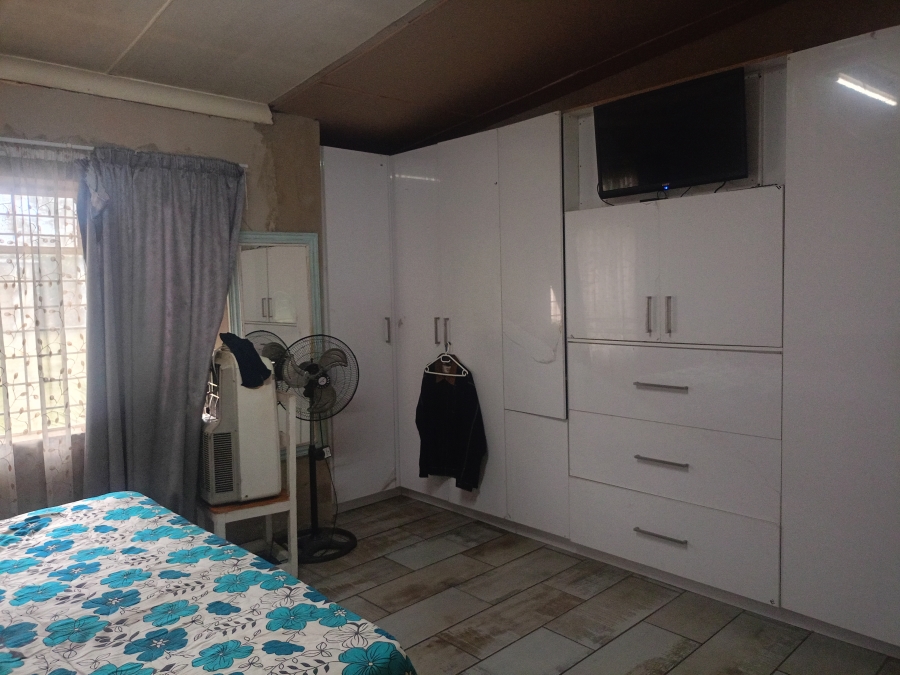 5 Bedroom Property for Sale in Sonland Park Gauteng