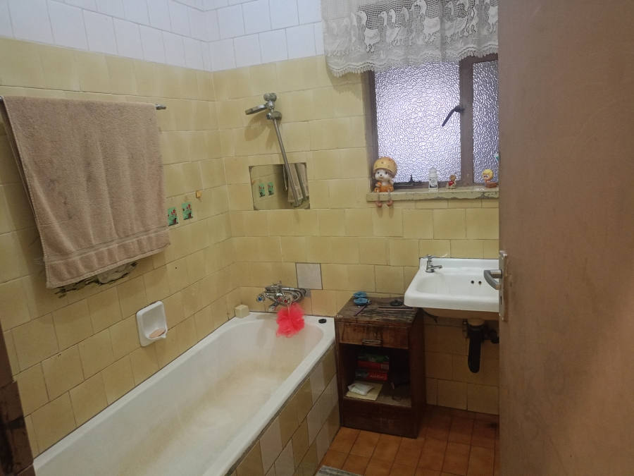 5 Bedroom Property for Sale in Sonland Park Gauteng