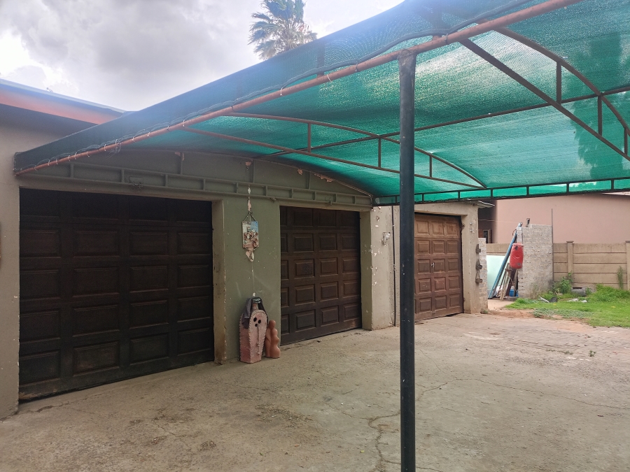 5 Bedroom Property for Sale in Sonland Park Gauteng