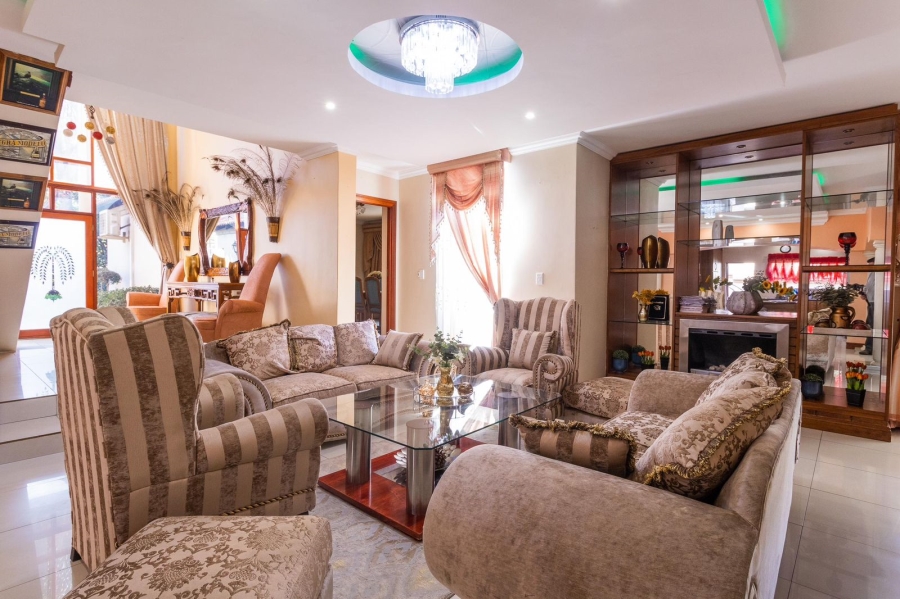 To Let 6 Bedroom Property for Rent in Blue Valley Golf Estate Gauteng