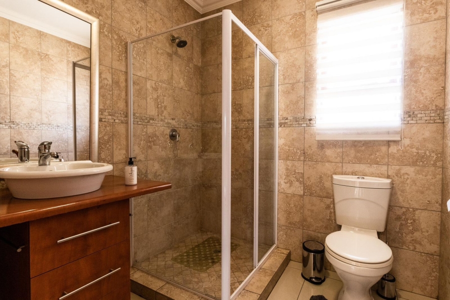 To Let 6 Bedroom Property for Rent in Blue Valley Golf Estate Gauteng