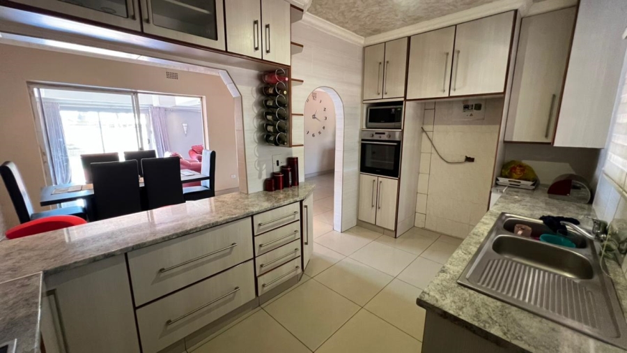 3 Bedroom Property for Sale in Crystal Park Gauteng