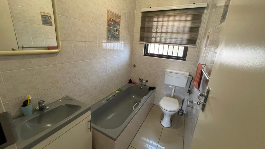 3 Bedroom Property for Sale in Crystal Park Gauteng