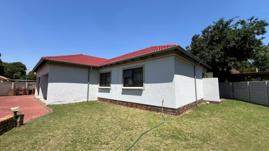3 Bedroom Property for Sale in Crystal Park Gauteng