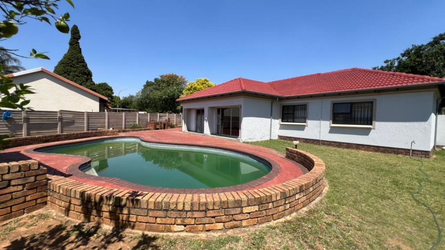 3 Bedroom Property for Sale in Crystal Park Gauteng