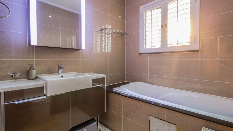 To Let 3 Bedroom Property for Rent in Fourways Gauteng