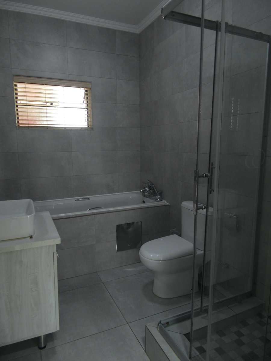 2 Bedroom Property for Sale in Broadacres Gauteng