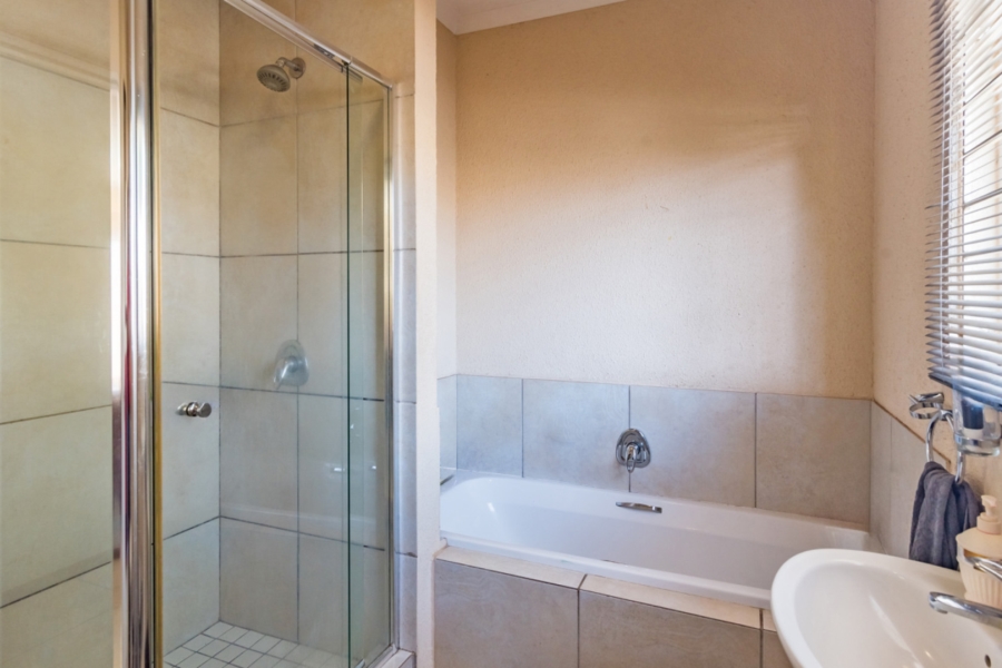 2 Bedroom Property for Sale in Amorosa Gauteng