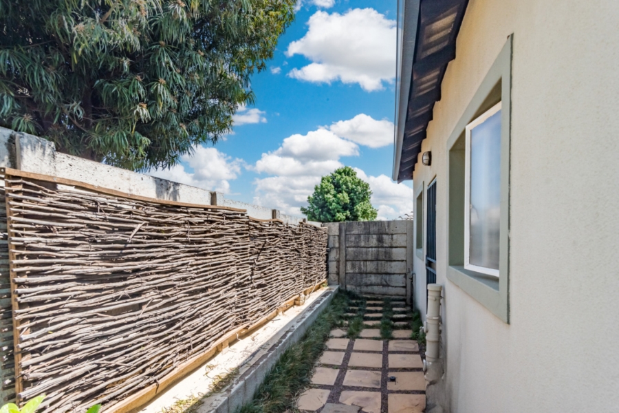 2 Bedroom Property for Sale in Amorosa Gauteng