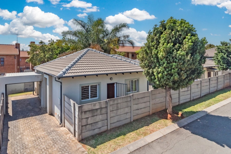 2 Bedroom Property for Sale in Amorosa Gauteng