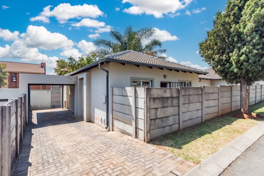 2 Bedroom Property for Sale in Amorosa Gauteng