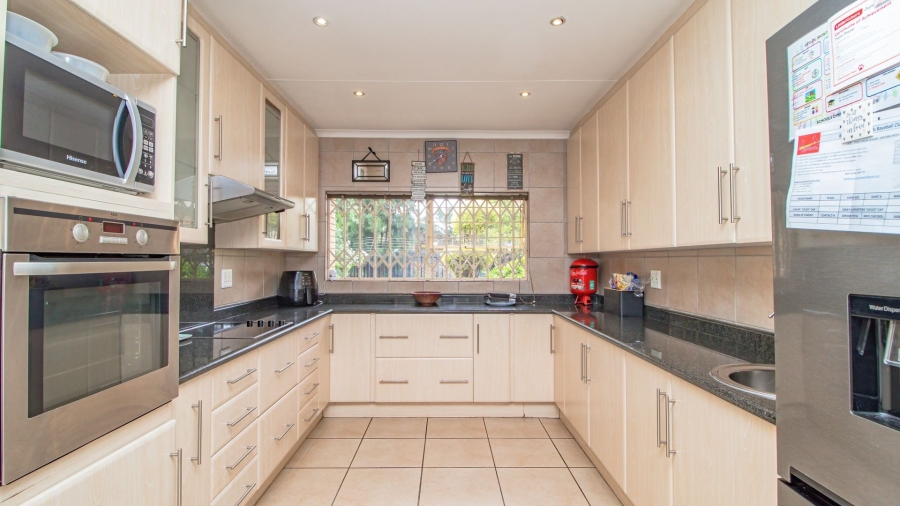 3 Bedroom Property for Sale in Lakefield Gauteng