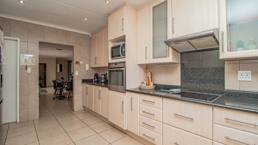 3 Bedroom Property for Sale in Lakefield Gauteng