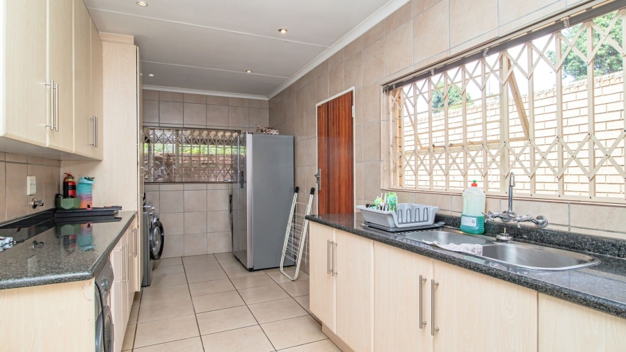 3 Bedroom Property for Sale in Lakefield Gauteng