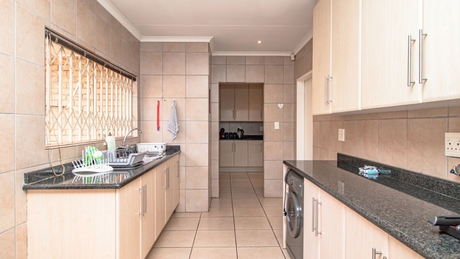 3 Bedroom Property for Sale in Lakefield Gauteng