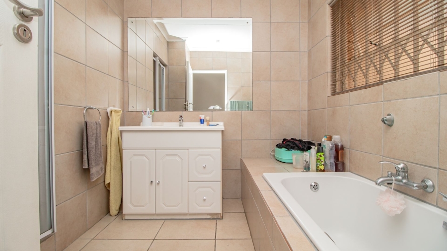 3 Bedroom Property for Sale in Lakefield Gauteng