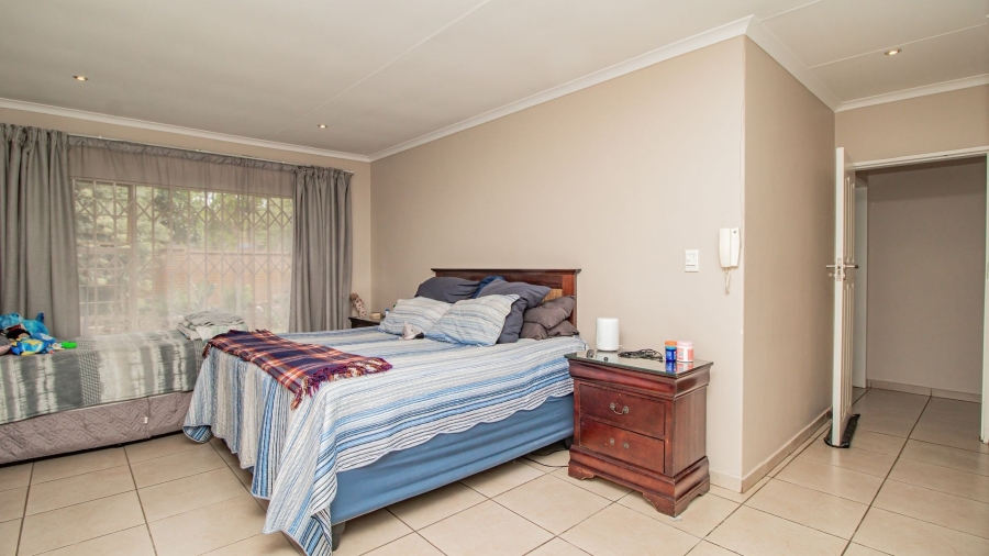 3 Bedroom Property for Sale in Lakefield Gauteng