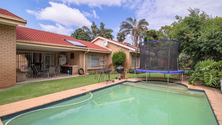 3 Bedroom Property for Sale in Lakefield Gauteng