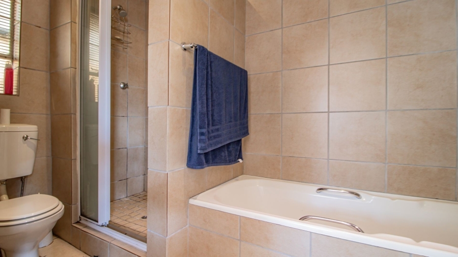 3 Bedroom Property for Sale in Lakefield Gauteng