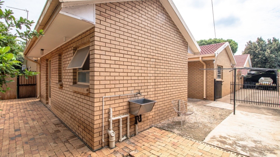 3 Bedroom Property for Sale in Lakefield Gauteng