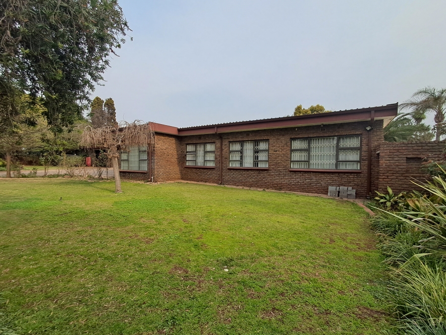 4 Bedroom Property for Sale in Flora Gardens Gauteng