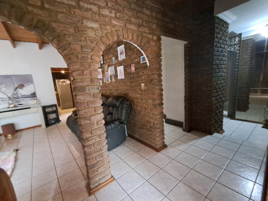 4 Bedroom Property for Sale in Flora Gardens Gauteng