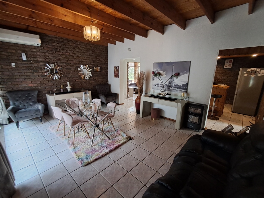 4 Bedroom Property for Sale in Flora Gardens Gauteng